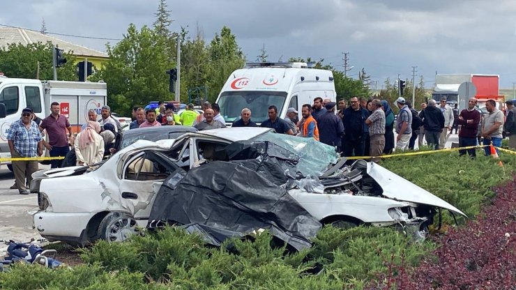 Aksaray’da 2 otomobil çarpıştı: 3 ölü, 2 ağır yaralı