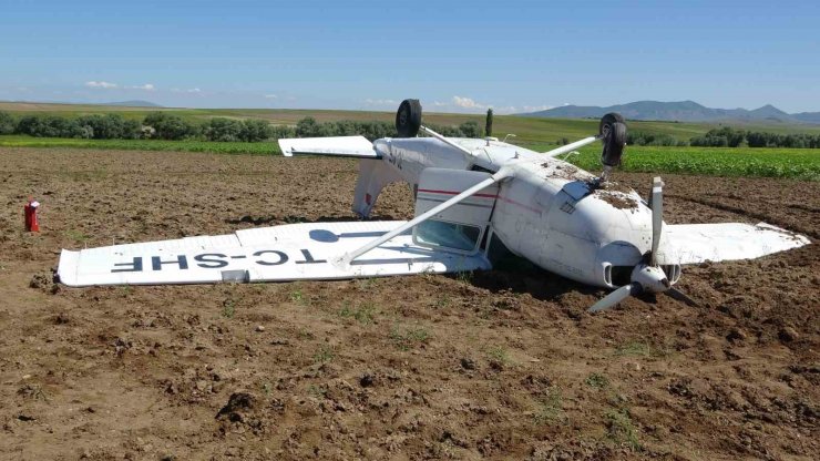 Aksaray’da eğitim uçağı düştü, pilotlar sağ kurtuldu