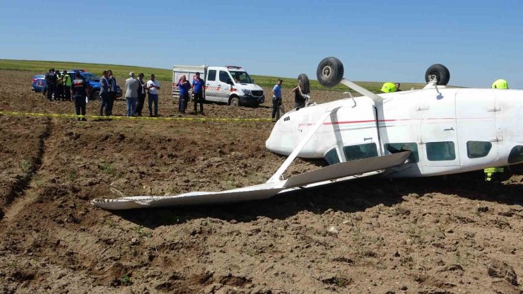 Aksaray’da eğitim uçağı düştü, pilotlar sağ kurtuldu