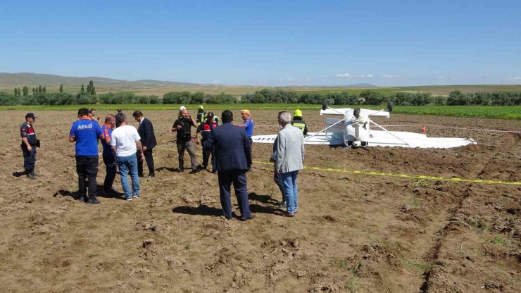 Aksaray’da eğitim uçağı düştü, pilotlar sağ kurtuldu