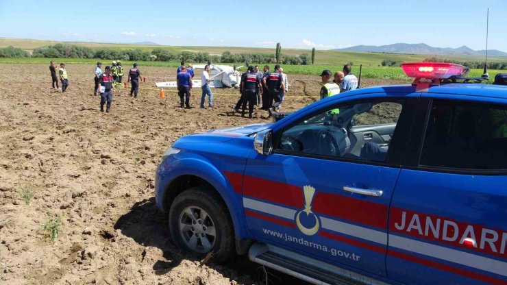 Aksaray’da eğitim uçağı düştü, pilotlar sağ kurtuldu