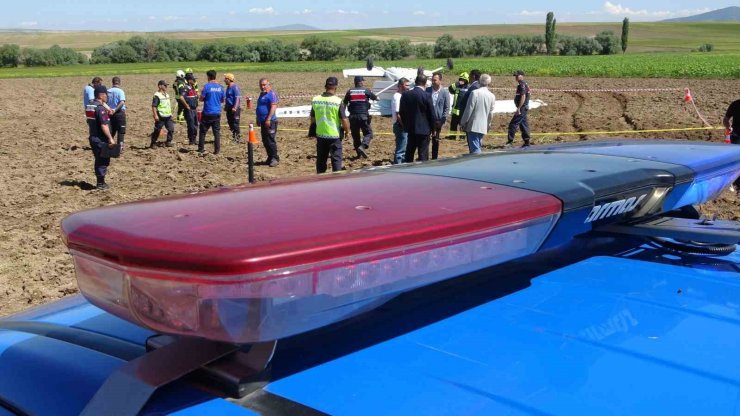 Aksaray’da eğitim uçağı düştü, pilotlar sağ kurtuldu