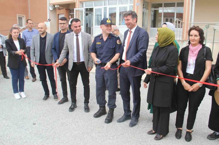 Beyşehir’de özel öğrenciler el emeklerini sergiledi