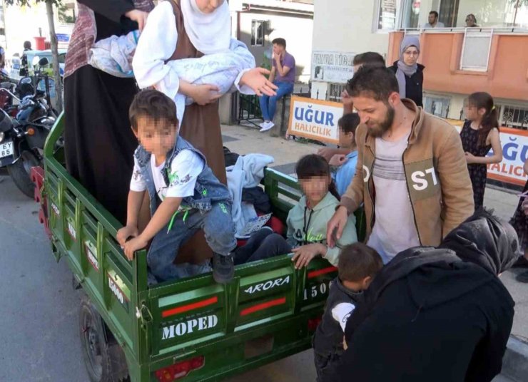 2’si bebek 8’i çocuk tam 16 kişi bindi, minibüs değil motosiklet