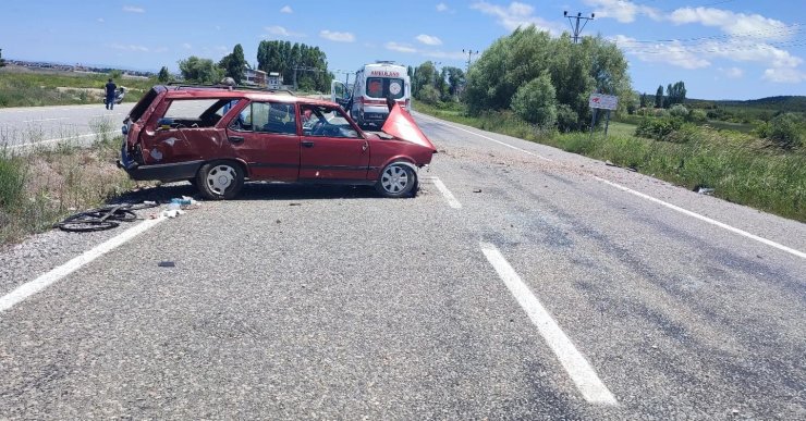 Kontrolden çıkan otomobil karşı şeride savruldu: 1 yaralı