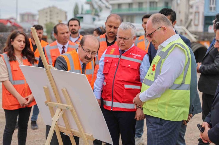 Vali Şimşek: “Tamamlandığında konforlu ve güvenli bir trafik akışı sağlanacak”