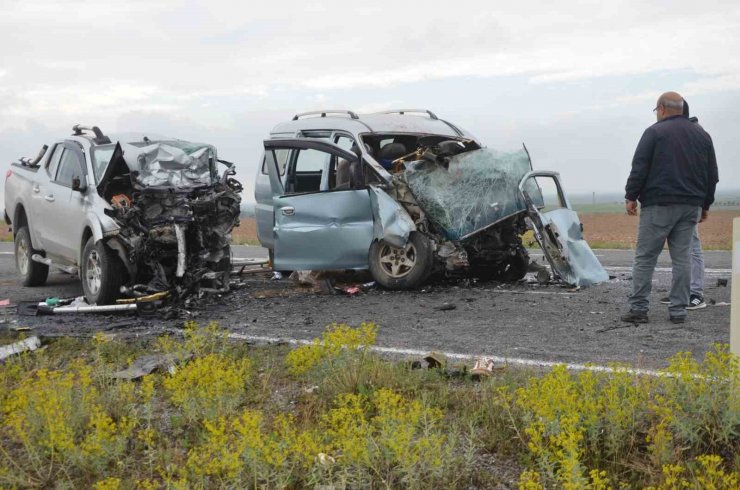 Konya’da kamyonet ile minibüs çarpıştı: 4 ölü