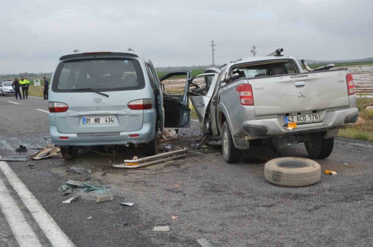 Konya’da kamyonet ile minibüs çarpıştı: 4 ölü