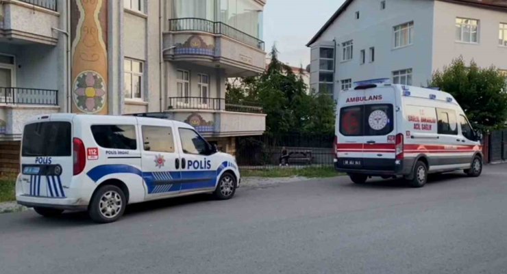 Bahçe hortumu almak için çıktığı tavan arasında, kayıp oğlunu hortuma asılı halde buldu