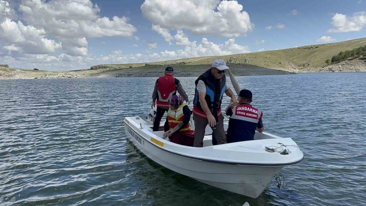 Jandarma tekneyle, baraj ve göletlerde devriyede