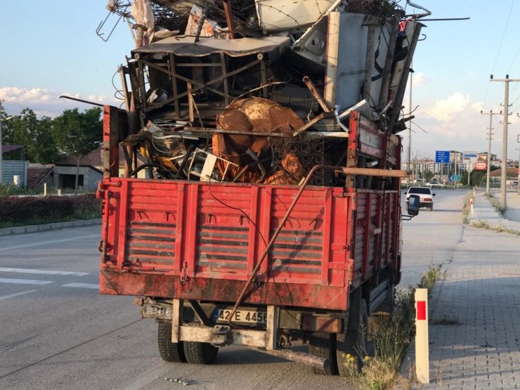 Konya’da otomobil ile kamyonet çarpıştı: 2 yaralı