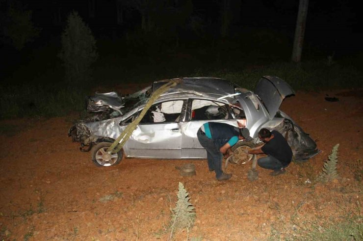 Lastiği patlayan otomobil takla attı: 5 yaralı