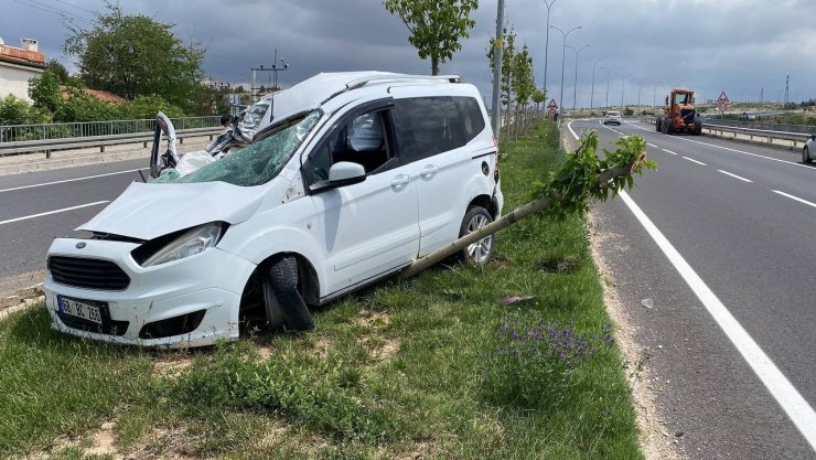 Hafif ticari araç tıra arkadan çarptı: 2 yaralı