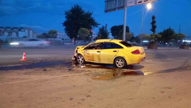 Konya’da ticari taksi takla attı, ölümlü kaza anbean kameraya yansıdı