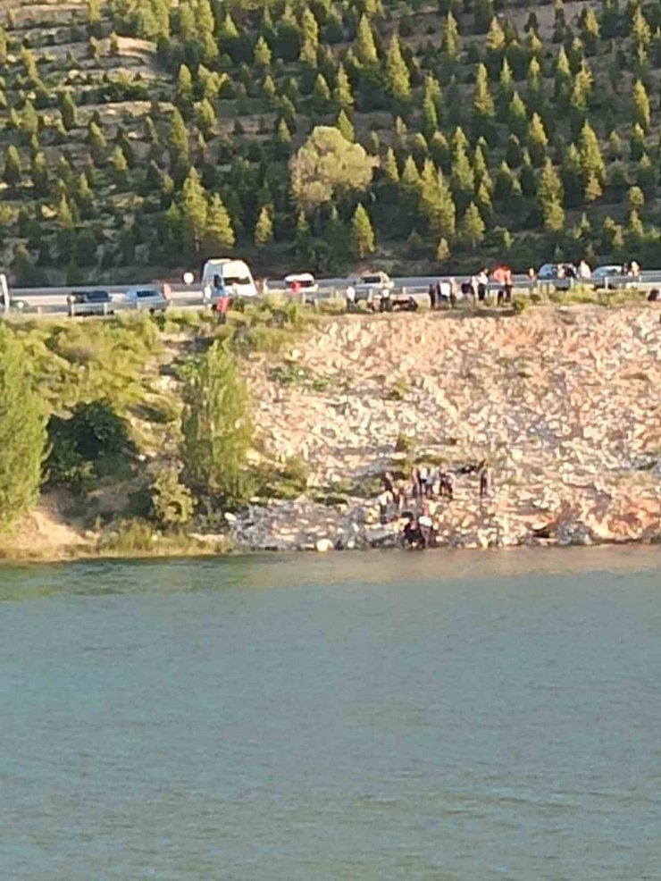 Baraj gölünde kaybolan öğretmenin cansız bedenine ulaşıldı