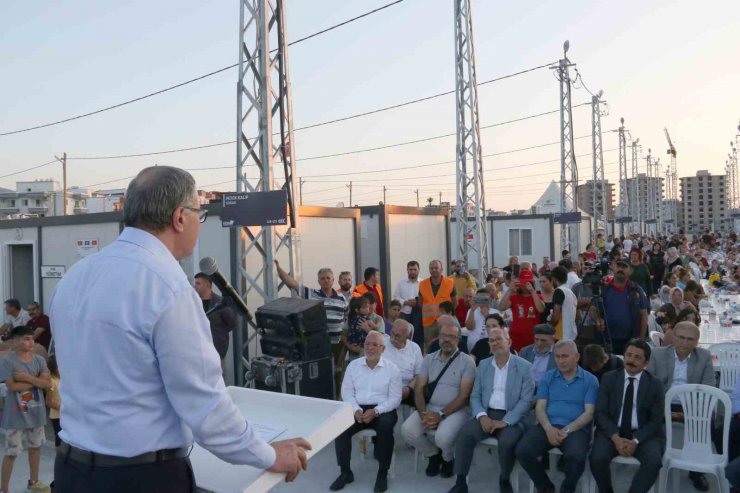 İskenderun’a kurulan KOS Konteyner Kent Yaşam Merkezi’nin açılışı yapıldı