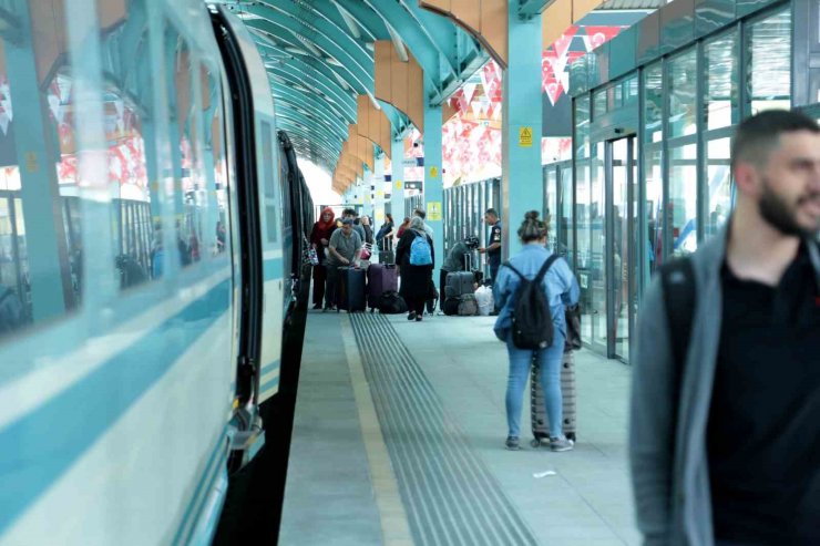 Sivas-Ankara Yüksek Hızlı Tren hattında bayram yoğunluğu