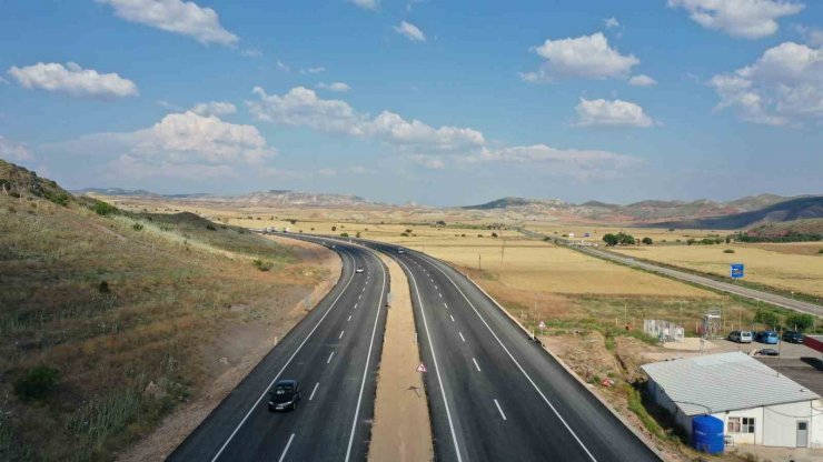 Ankara-Nallıhan bölünmüş kara yolunun bir kısmı trafiğe açıldı