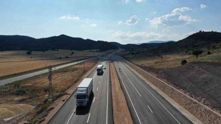 Ankara-Nallıhan bölünmüş kara yolunun bir kısmı trafiğe açıldı