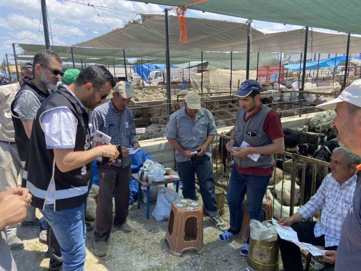 Konya’da polisten kurban pazarında sahte para uyarısı