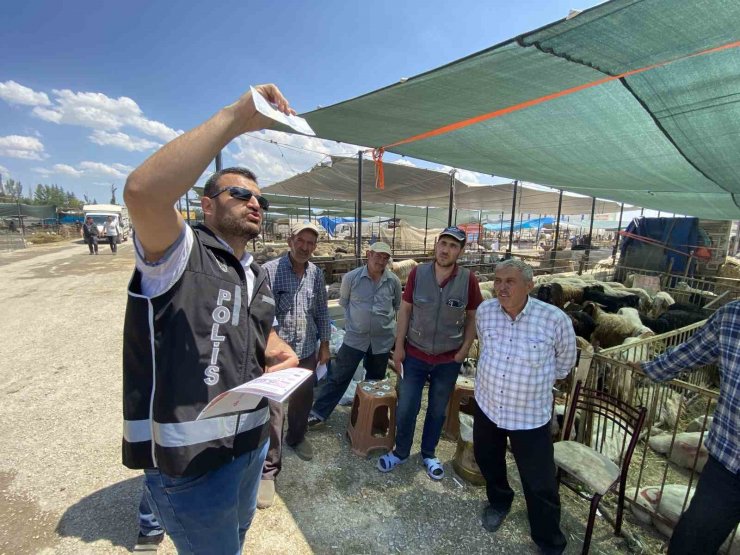 Konya’da polisten kurban pazarında sahte para uyarısı