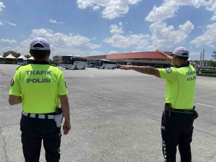 Trafik ekiplerinden yolculara hayat kurtaran uyarı