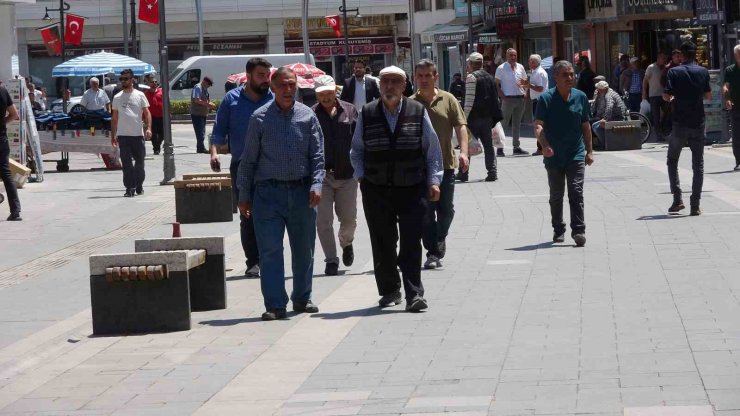 Yozgat’ta Kurban Bayramı öncesi alışveriş yoğunluğu yaşanıyor