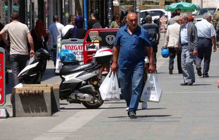 Yozgat’ta Kurban Bayramı öncesi alışveriş yoğunluğu yaşanıyor