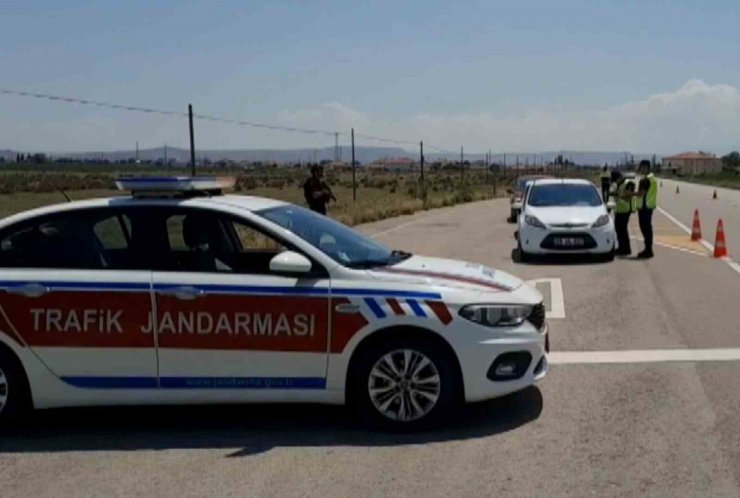 Jandarma 6 ayda 2 bin 897 aranan şahsı yakaladı