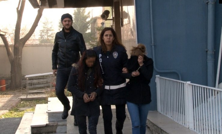 ’Kargocu’, ’sucu’ diyerek girdikleri evleri dil düşürme yöntemiyle soyan kadın hırsızlar yakalandı