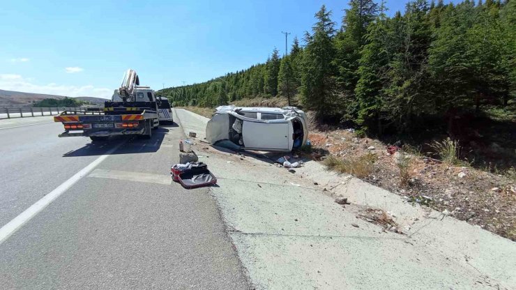 Su tahliye kanalı girişine çarpan otomobil takla attı: 1 ölü, 3 yaralı