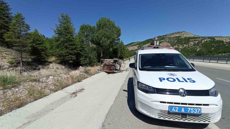 Su tahliye kanalı girişine çarpan otomobil takla attı: 1 ölü, 3 yaralı