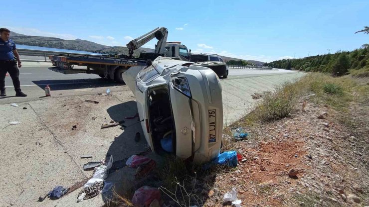 Su tahliye kanalı girişine çarpan otomobil takla attı: 1 ölü, 3 yaralı