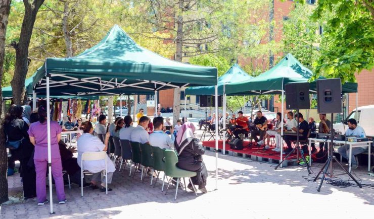 NEÜ’de kanser tedavisi gören hastalara moral etkinliği