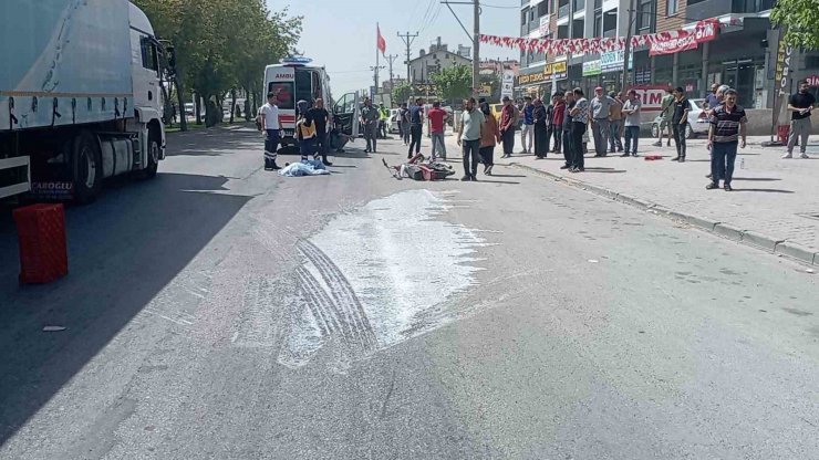 Kamyonun çarptığı motosiklet sürücüsü genç hayatını kaybetti