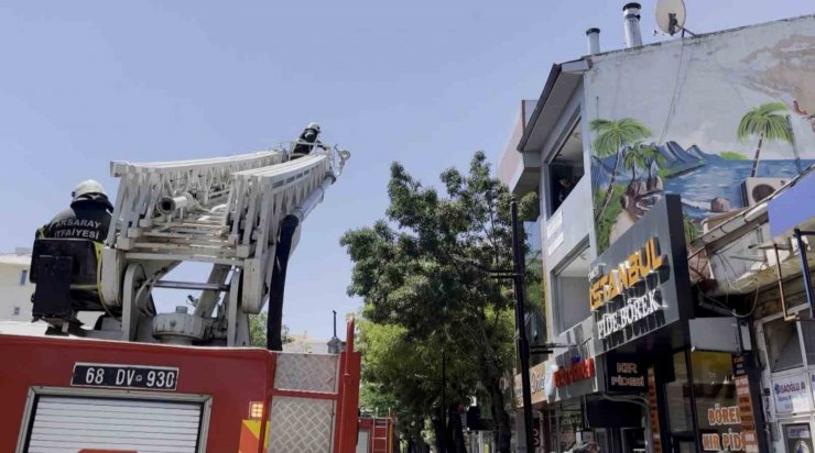 Aksaray’da döner salonundaki yangın kokuttu