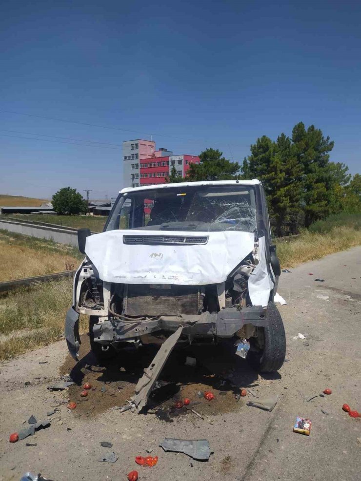 Konya’da üç araçlı trafik kazası: 7 yaralı