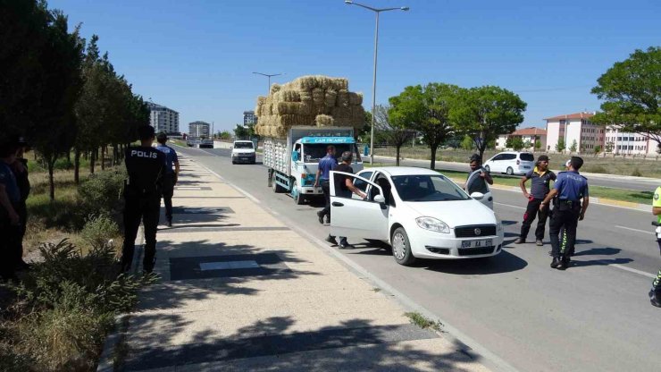 Aksaray’da asayiş ve trafik uygulamaları gündüz de devam ediyor