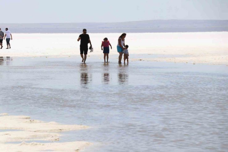 Tuz Gölü’nde yürüme turizmi sahilleri aratmıyor