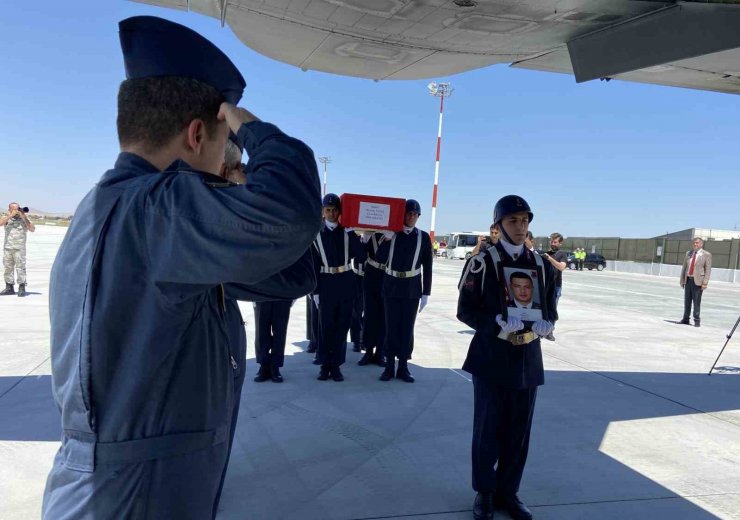 Afyonkarahisar’da şehit olan Jandarma Astsubay Tatlı memleketine gönderildi