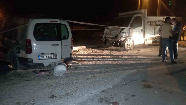 Kamyonet ile hafif ticari aracın çarpıştığı kazada ölü sayısı 2’ye yükseldi