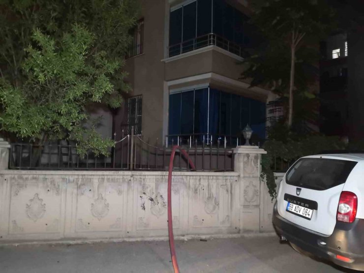 Aksaray’da 8 katlı apartmanda korkutan yangın