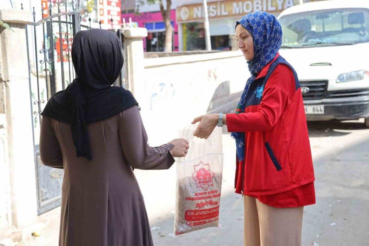 Aksaray Belediyesi hasat ettiği nohutları ihtiyaç sahiplerine ulaştırıyor