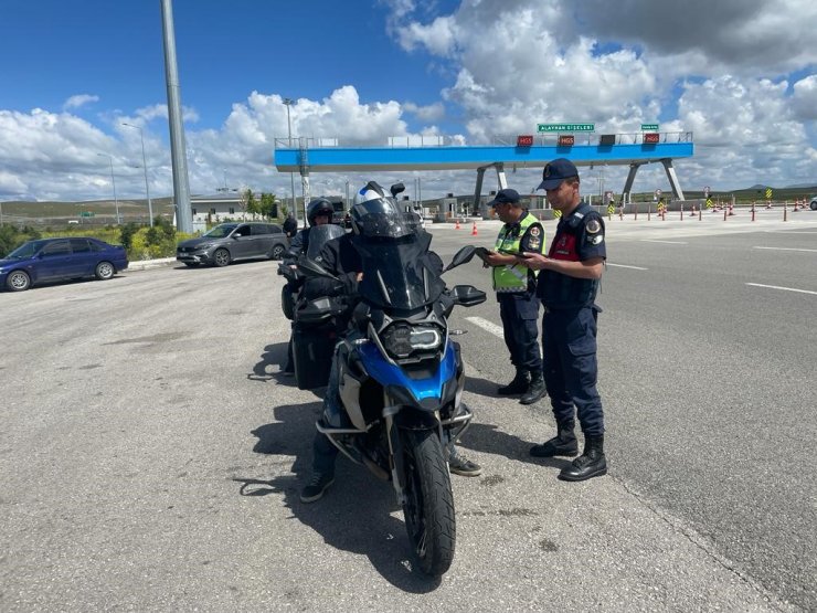 Aksaray’da trafik jandarmaları motosiklet denetiminde