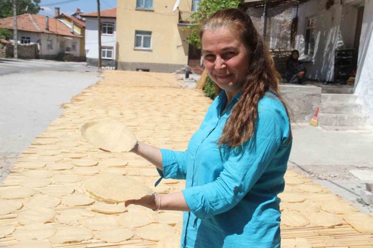 Konya’da ev hanımlarını yöresel tarhana telaşı sardı