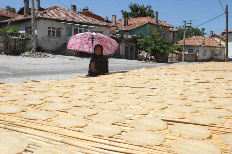 Konya’da ev hanımlarını yöresel tarhana telaşı sardı