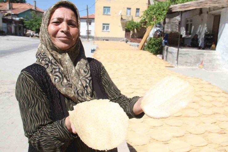 Konya’da ev hanımlarını yöresel tarhana telaşı sardı