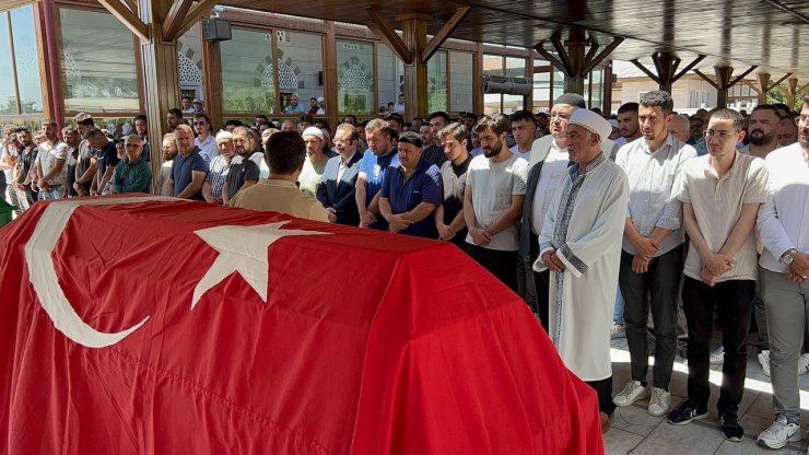 İmam babanın hafız oğlunun tabutu başında en acı görevi