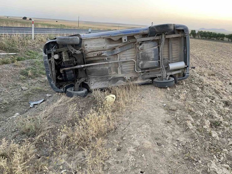 Konya’da lastiği patlayan otomobil takla attı: 3 yaralı