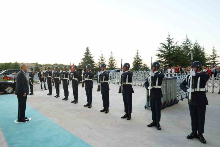 Cumhurbaşkanı Erdoğan: “Teröristler Türk adaletine teslim olacaklar ya da devletimizin demir yumruğuyla yüzleşeceklerdir.”